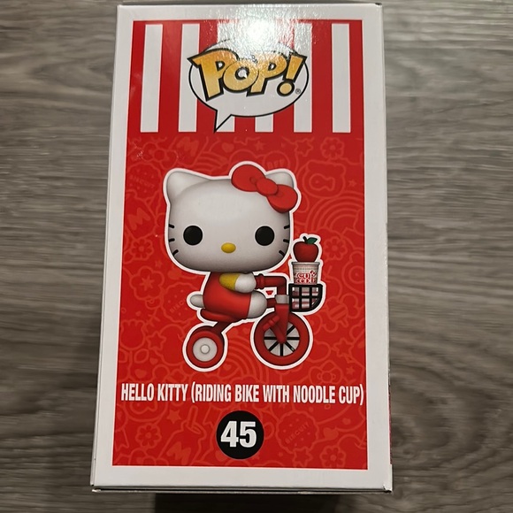Funko Pop! Hello Kitty Ridding Bike - Picture 4 of 5